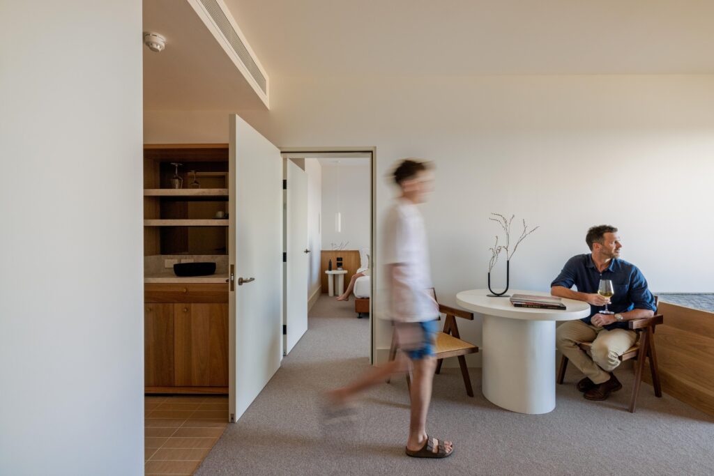 Interconnecting door between a Suite and a guest room