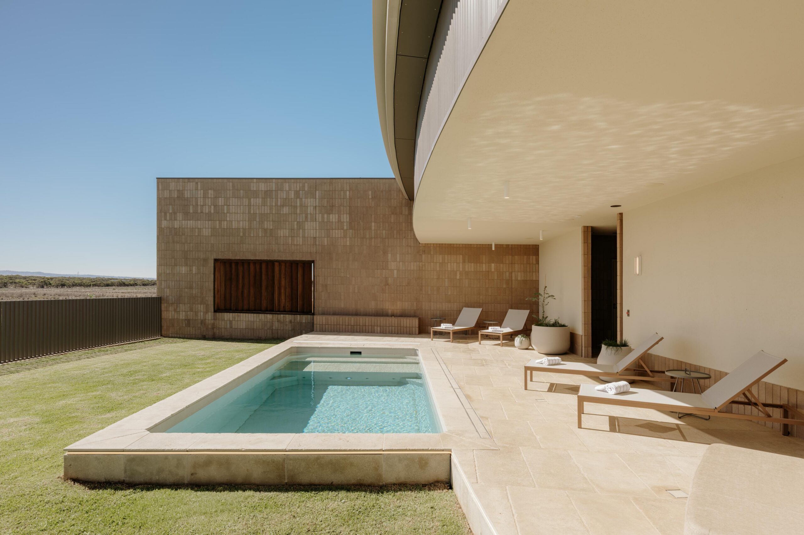 $tile['image']['alt']